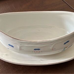 Elegant Floral Gravy Boat and Plate Set
